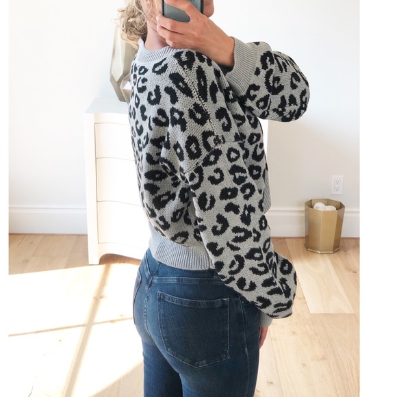 NEPAL Gray Cropped Leopard V-neck Sweater - Picture 5 of 7